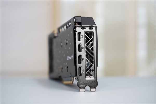 迎战RTX 5060!AMD RX 7650 GRE显卡图赏