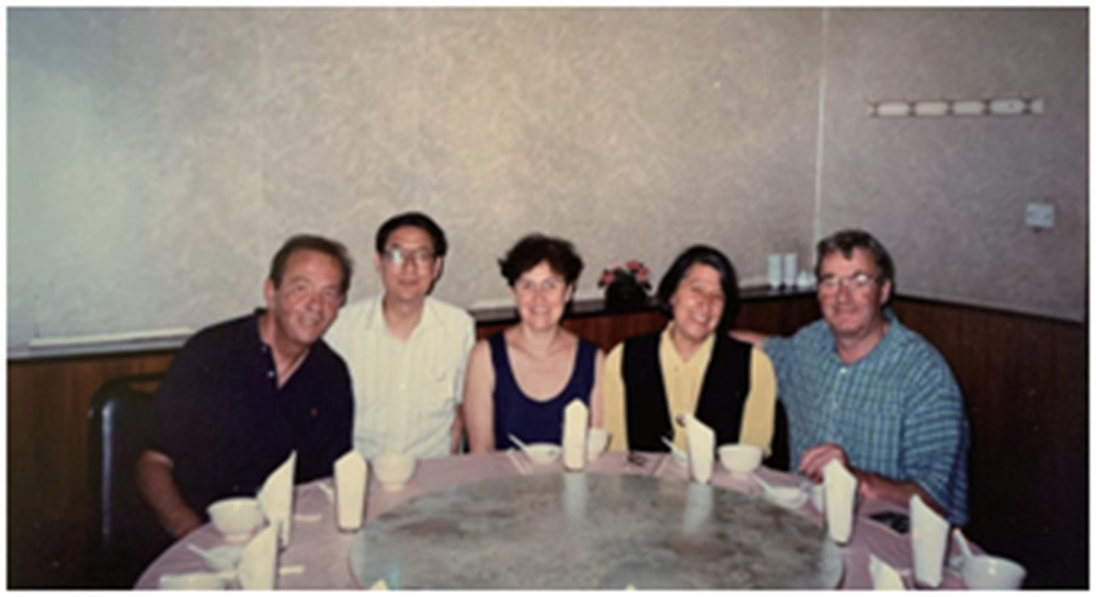 与访问理论物理研究室的外斯(Wess)夫妇、索尔巴(Solba)夫妇