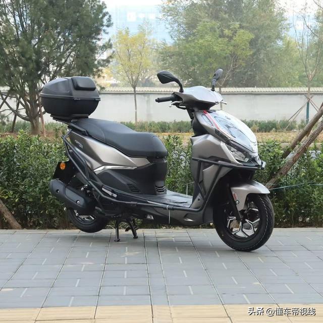 QJMOTOR鸿150RS