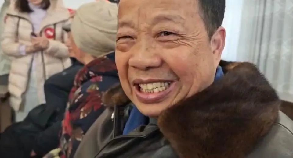1月8日,江苏宿迁光明村,刘强东小学数学老师接受九派新闻采访。 图/九派新闻 黄家樑