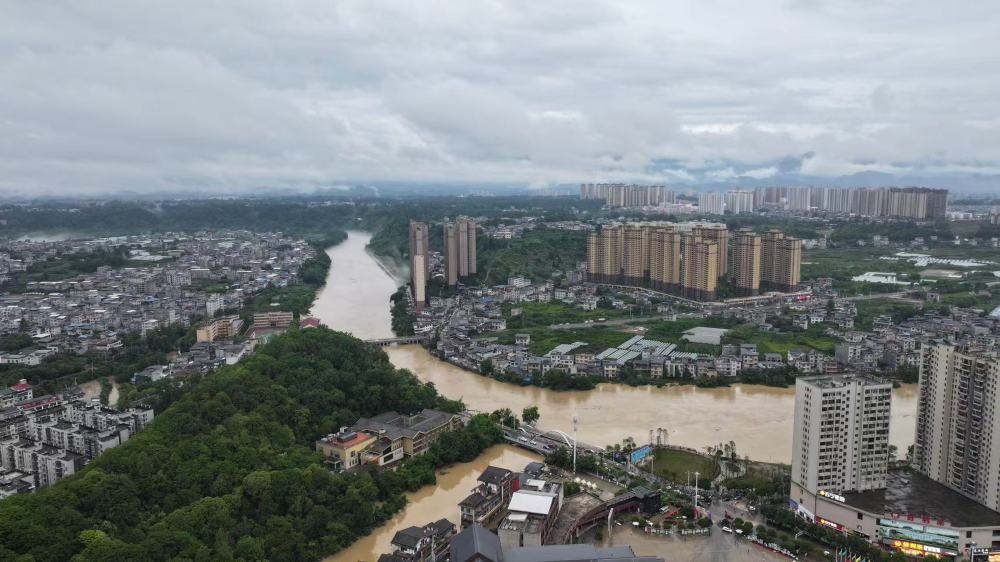 6月19日的来凤县城。新华社发