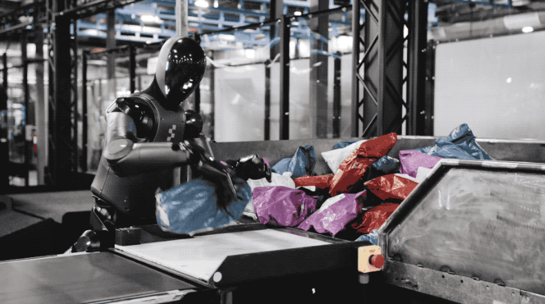 Figure机器人秀“洗衣服”片段,动作自然流畅,基于神经网络自主完成