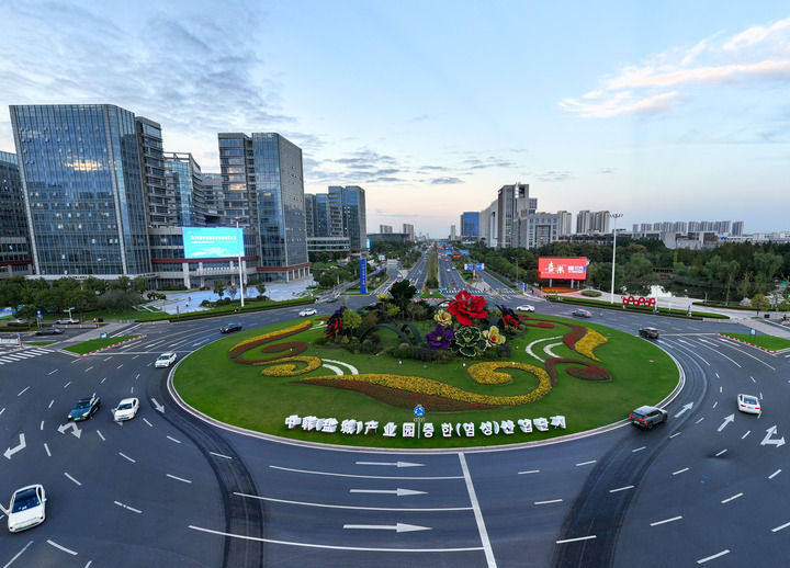 这是2025年10月16日在江苏盐城拍摄的中韩（盐城）产业园（无人机照片）。新华社记者 李博 摄