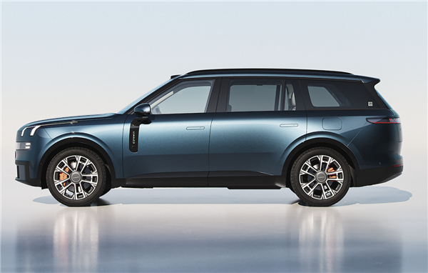 国内唯一天地尾门+旋转座椅SUV 领克900上市:限时28.99万起