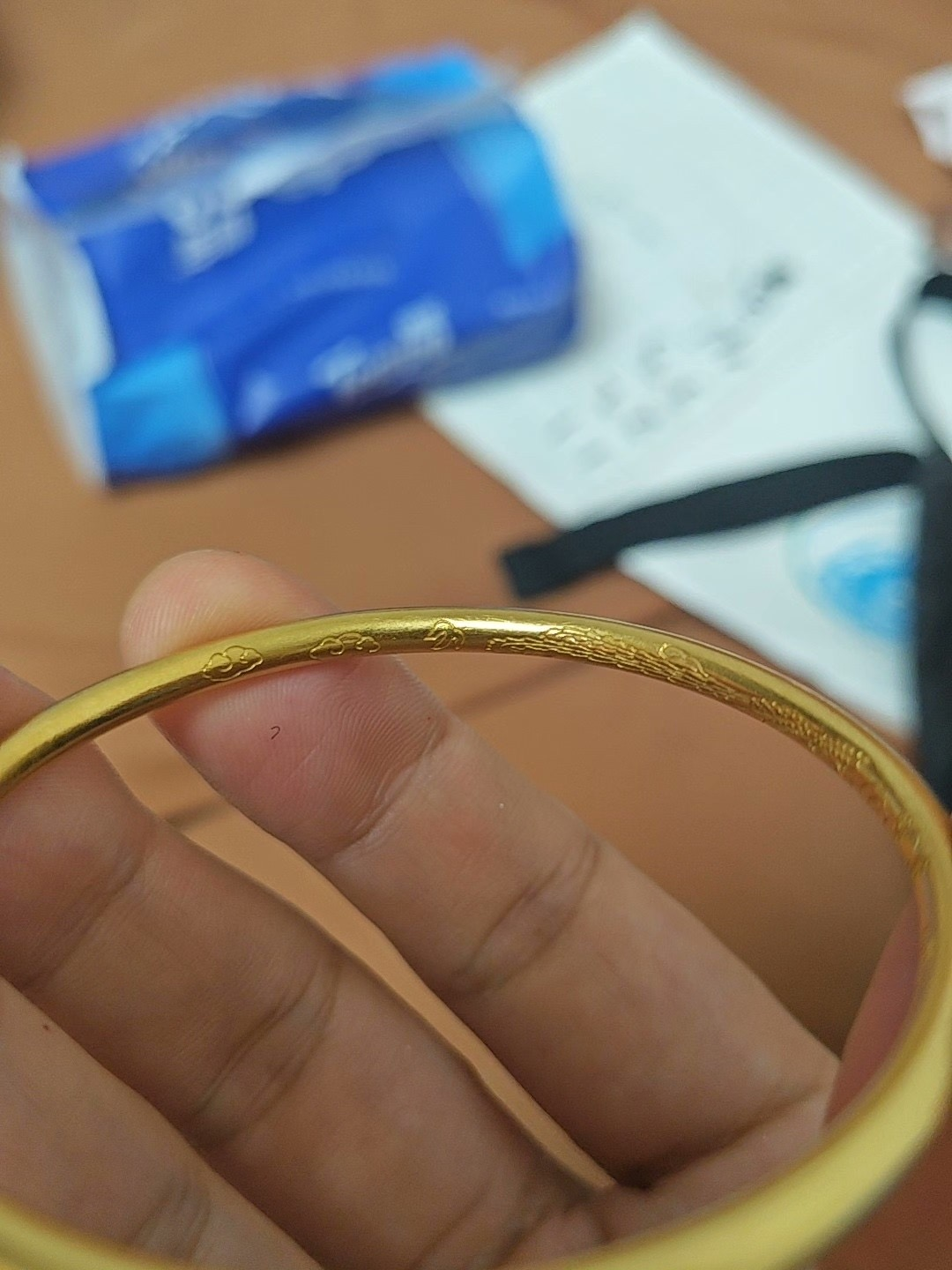 闲鱼用户卖黄金卷入电诈8万元被划扣，警方称符合办案流程_凤凰网