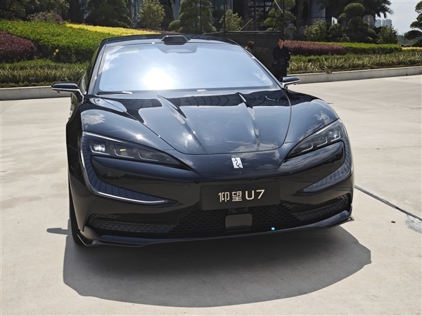 62.8万起 四大黑科技傍身!比亚迪最狠轿车仰望U7开启交付