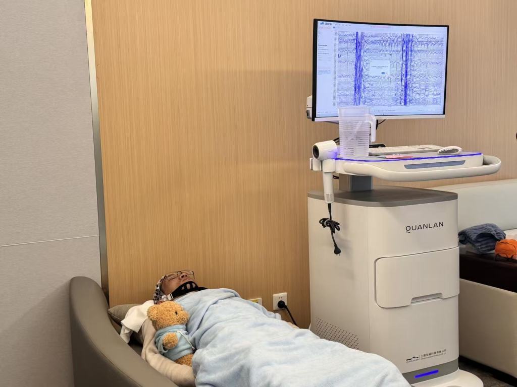 现场体验全澜科技个性化失眠调控方案。