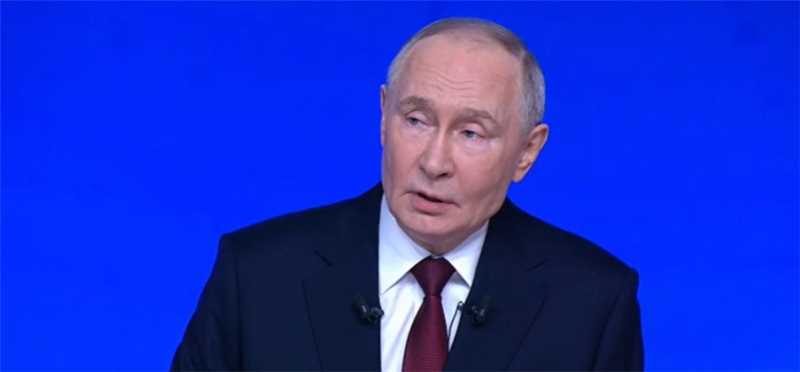 普京12月19日在年度记者会上的画面 图源:俄媒直播画面截图