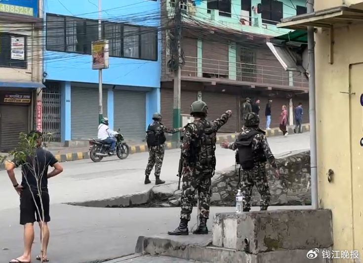 軍隊接管街道 受訪者提供