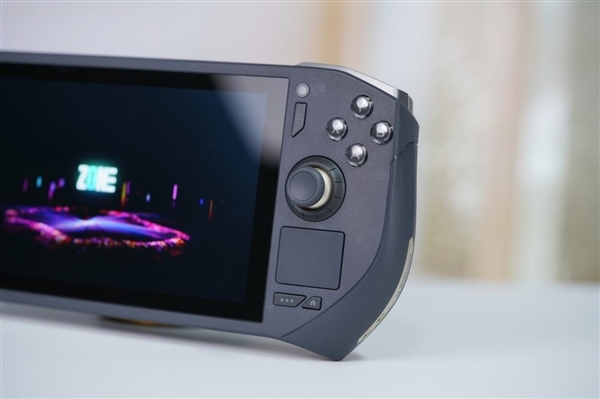 畅玩3A游戏大作,索泰ZONE游戏掌机图赏