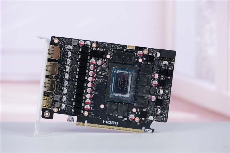 电竞叛客RTX 5070 Ti MAX显卡评测:300W性能释放畅玩4K 隐藏电源线设计海景房绝配