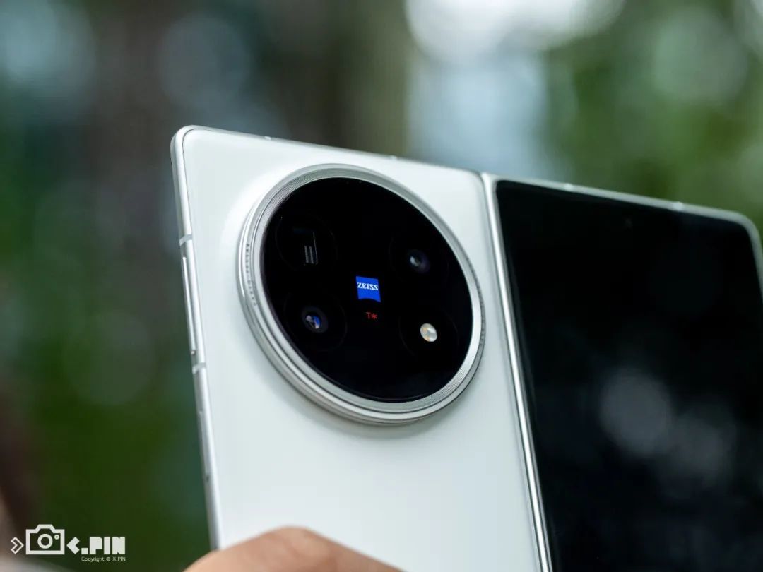 vivo刚出的这台折叠屏,我愿称它为“苹果最佳搭子”