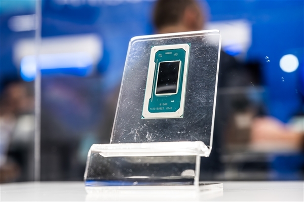 首发18A工艺！Intel Panther Lake酷睿Ultra 300近距离首秀：来岁相遇?