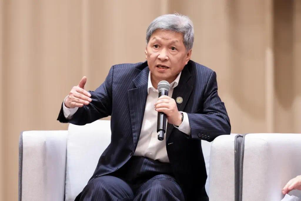 福耀科技大学校长王树国出席第一届新型研究型大学建设发展圆桌论坛。福建福耀科技大学微信公众号 图