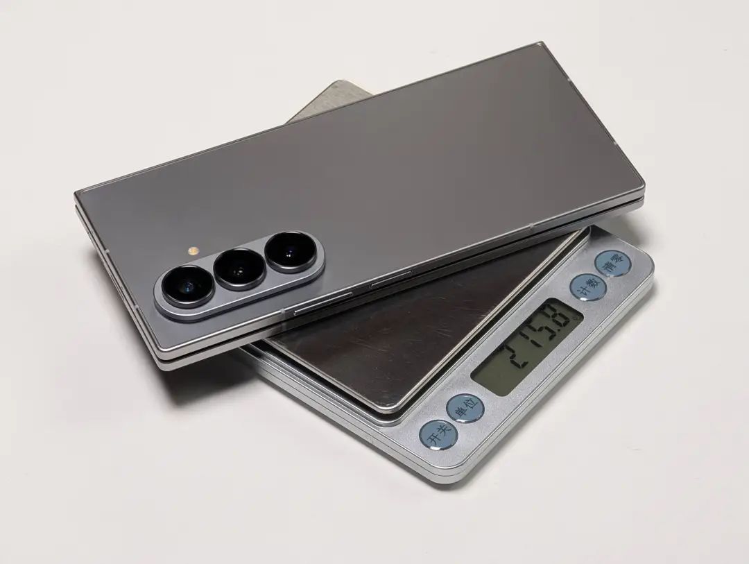 评测|一位男性从三星 Z Fold6 升级到了 Z Fold7,这是他的大脑发生的变化