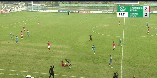 王峻楠踩踏孙智轩GIF