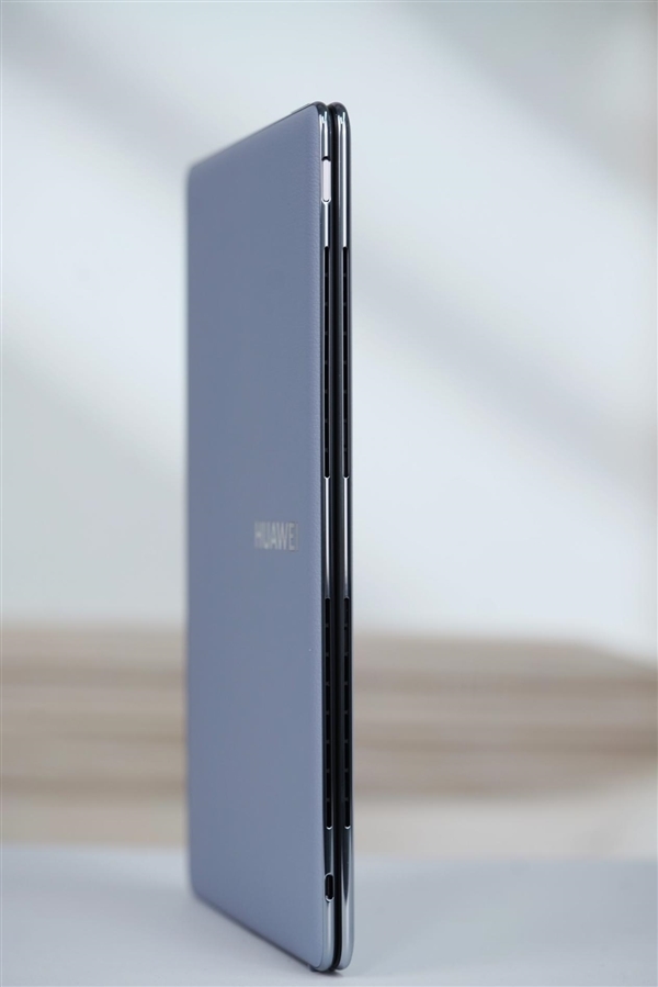 华为首款鸿蒙折叠屏电脑!MateBook Fold非凡大师图赏