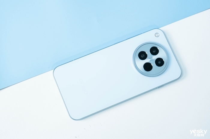 同尺寸手机里最轻薄 Find X8s兼具设计与手感