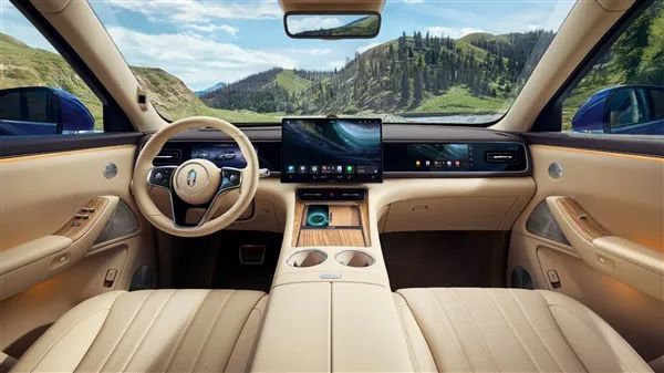 目标30万级SUV销冠 全新问界M7内饰官图发布:四大焕新!