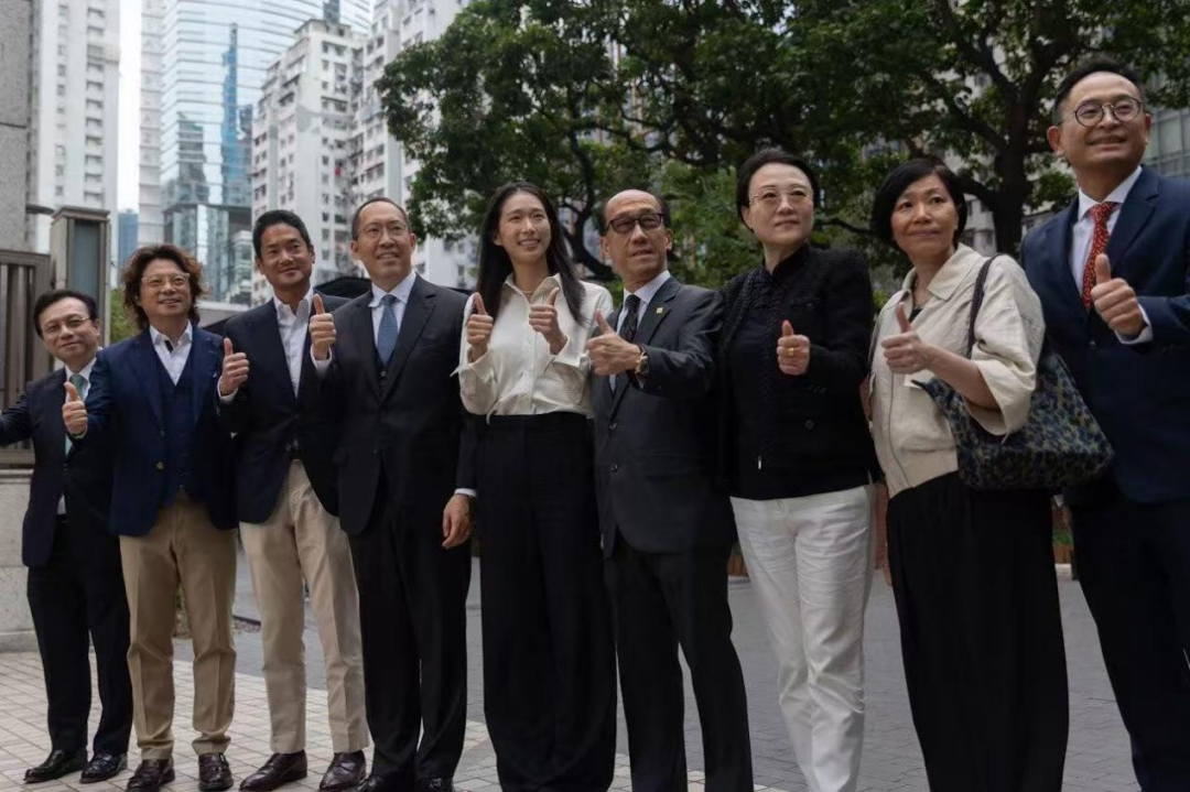 ·江旻憓(中)在发布会现场。(香港《01》新闻)