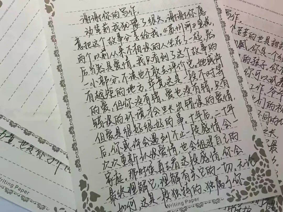 陆千一给学生写的作业评语。(图/受访者提供)