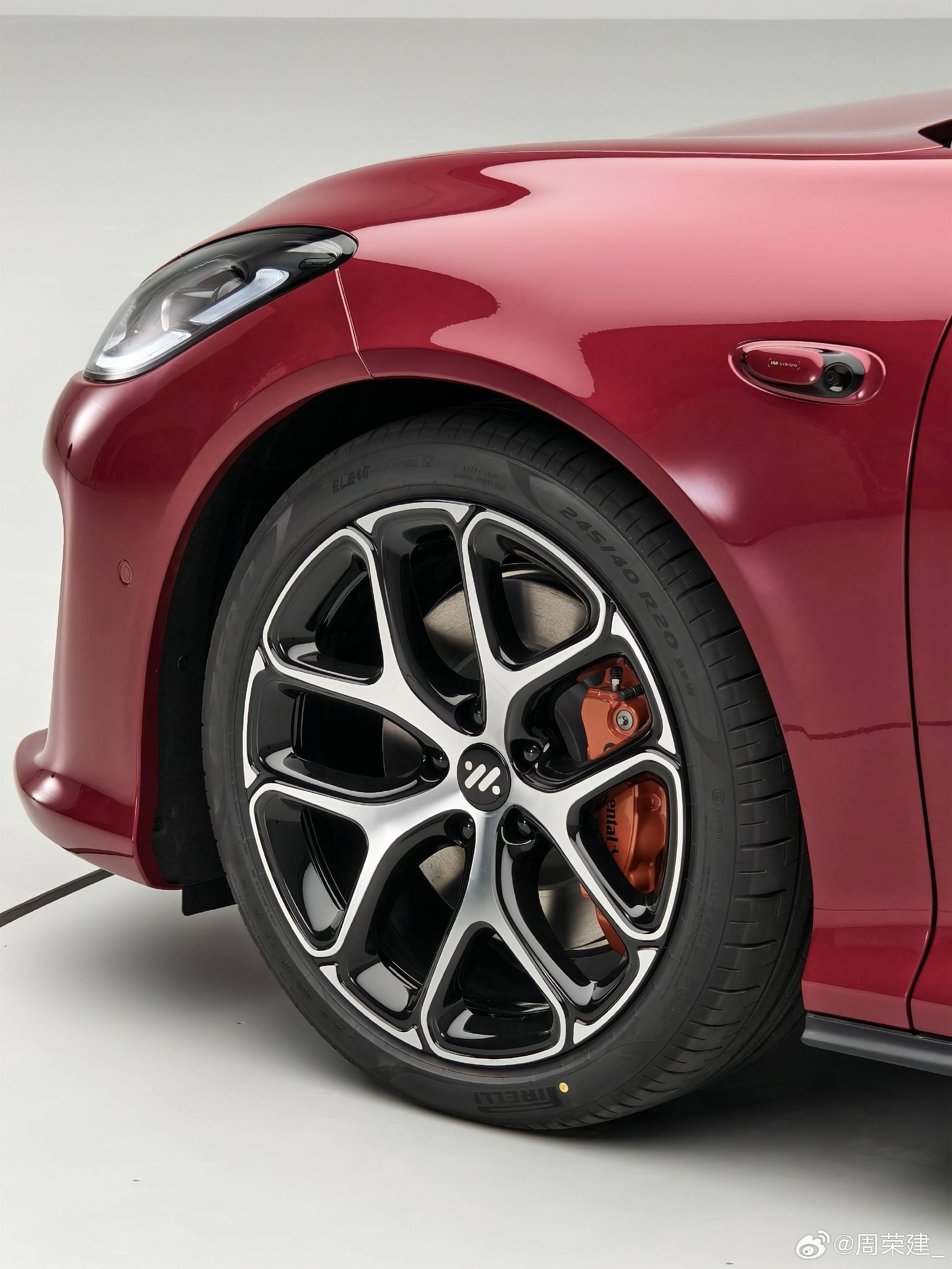 智己 L6 开启预售,21.99 万元起就有 AI Agent 和四轮转向