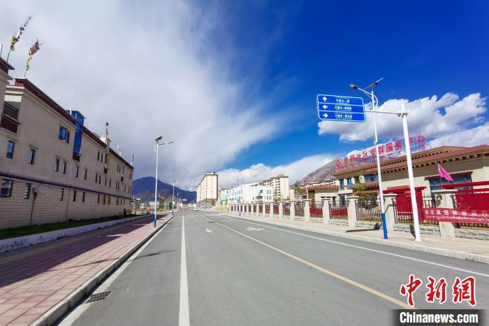 图为7月2日，拉萨市堆龙德庆区乃琼街道色玛社区面貌。斗山得 摄