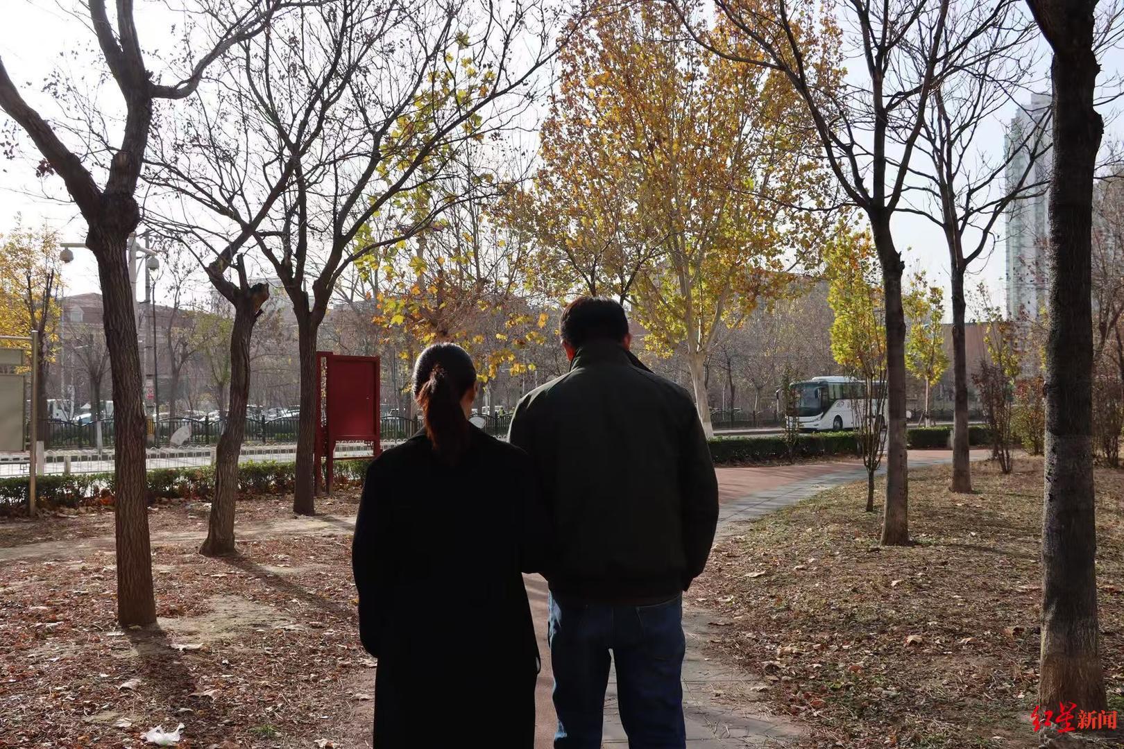 ▲崔丽丽和老魏