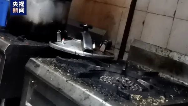 用 AI 生图的外卖店,我劝你别点