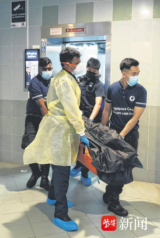 警方帶走兩具遺體