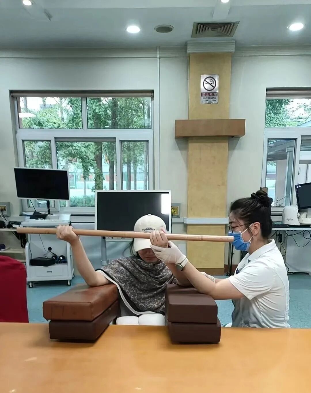 徐倩正在進(jìn)行康復(fù)訓(xùn)練 受訪者供圖