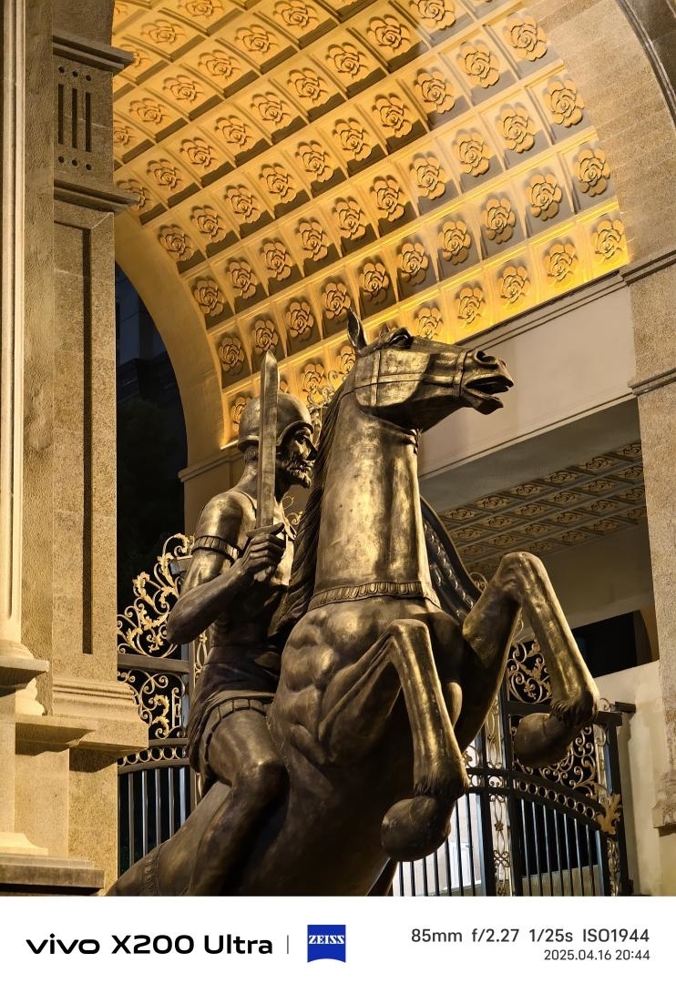 史上首款手机“大炮”!vivo X200 Ultra评测:自带外挂的全能V单