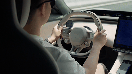 小米 YU7 首测:当一台性能猛兽,开启了顾家模式