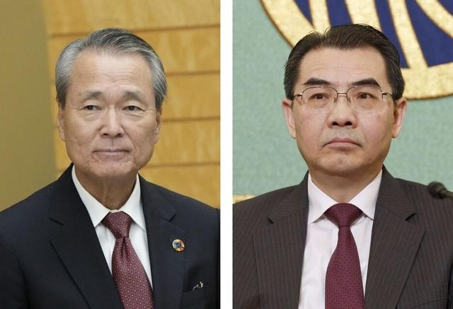 筒井义信(左)与中国大使吴江浩(右)