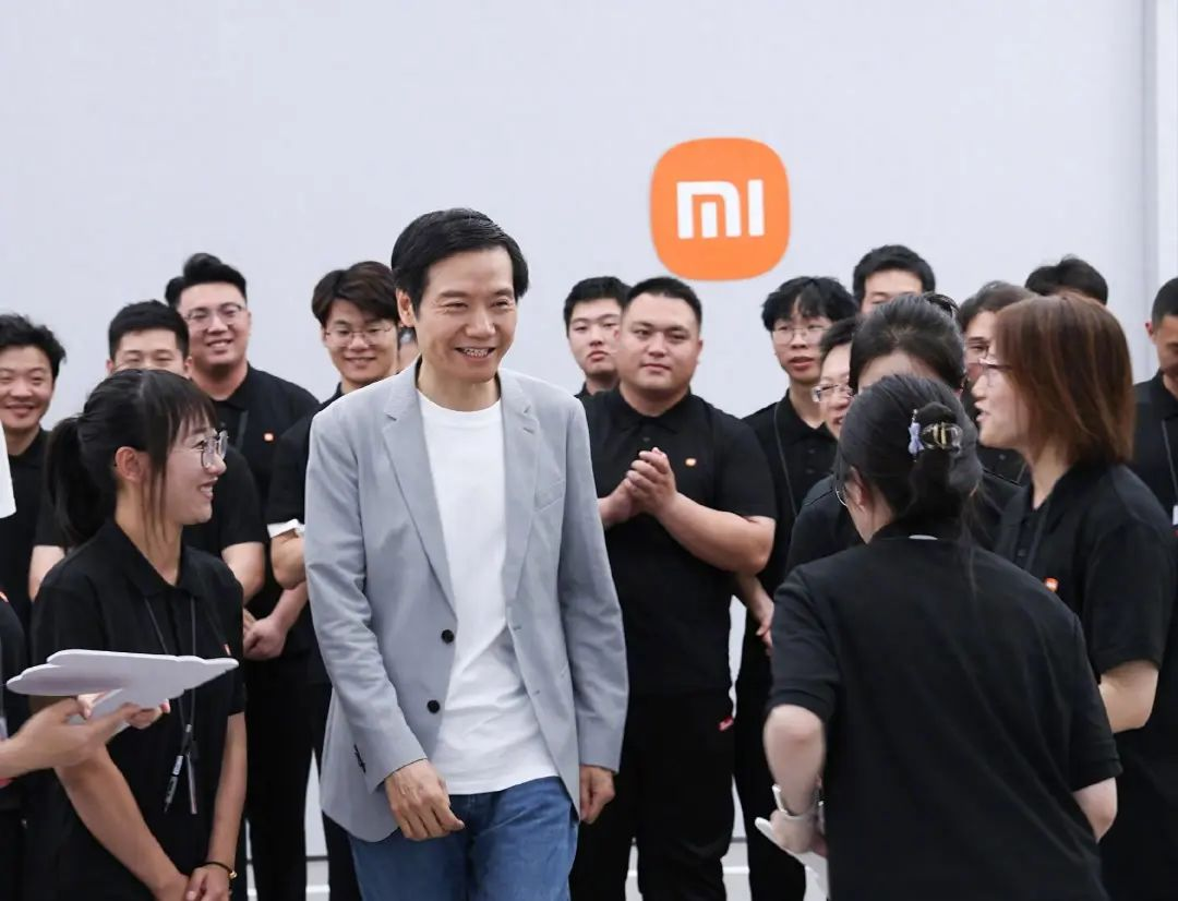雷军预计小米今年将继续保持30%以上增速，汽车订单已排至半年后_凤凰网