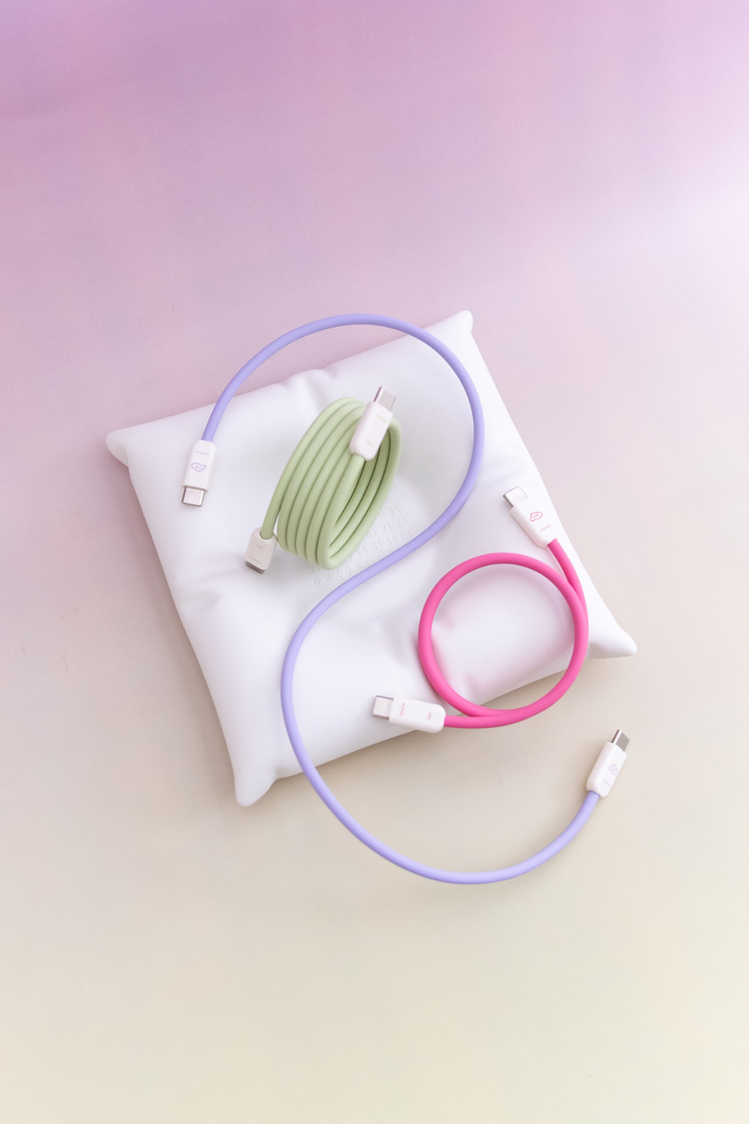 苹果iOS 26正式发布/曝马斯克的星链卫星大批坠落/胖东来:员工人格尊严受损最高补偿10万元