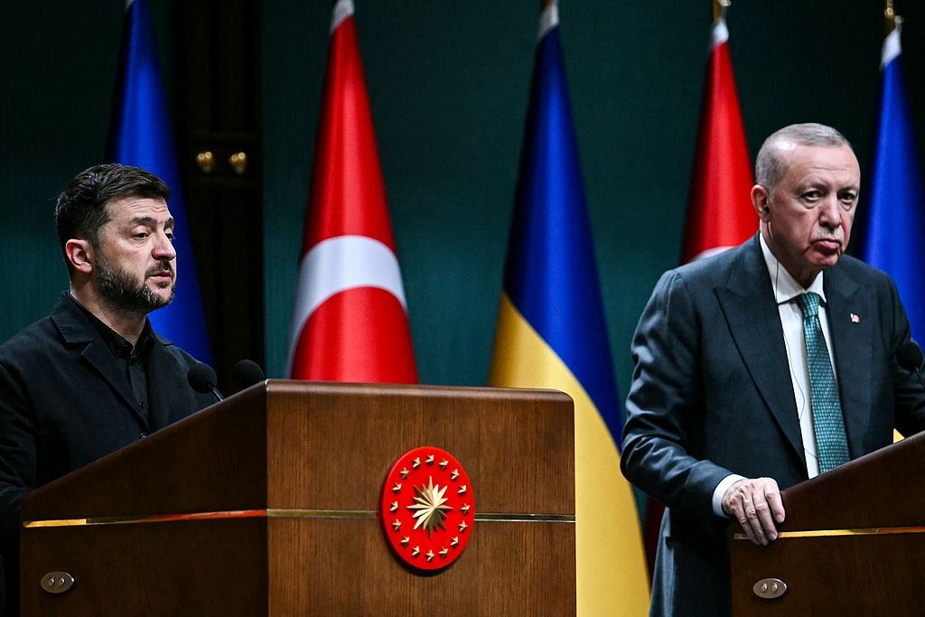 11月19日，土耳其总统埃尔多安（右）和乌克兰总统泽连斯基召开联合新闻发布会。（视觉中国）