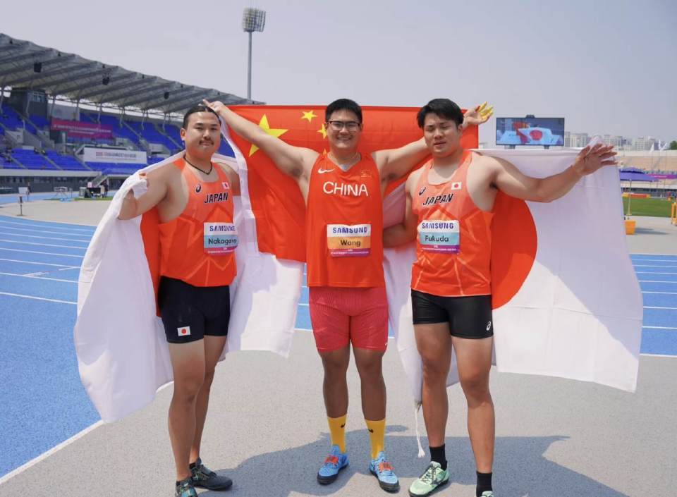 金牌拿到手软!亚锦赛多名中国选手爆发,12年后赢“女飞人大战”