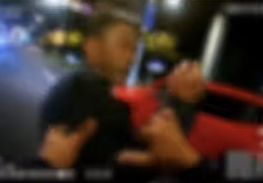 执法现场。视频截图来源于湾沚警方微信公众号