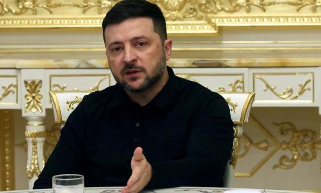 泽连斯基现在也学明白了:不就是哄老头(指特朗普)吗?谁不会啊