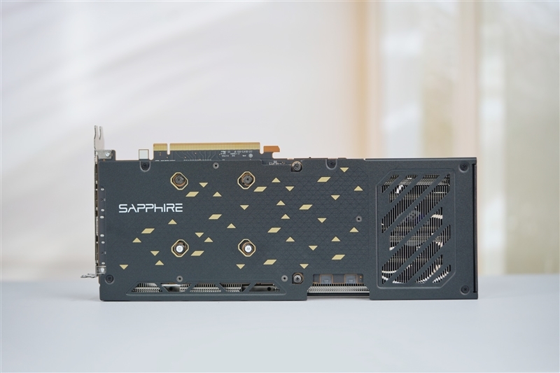 性能、价格全方位碾压RTX 4060!AMD RX 7650 GRE首发评测