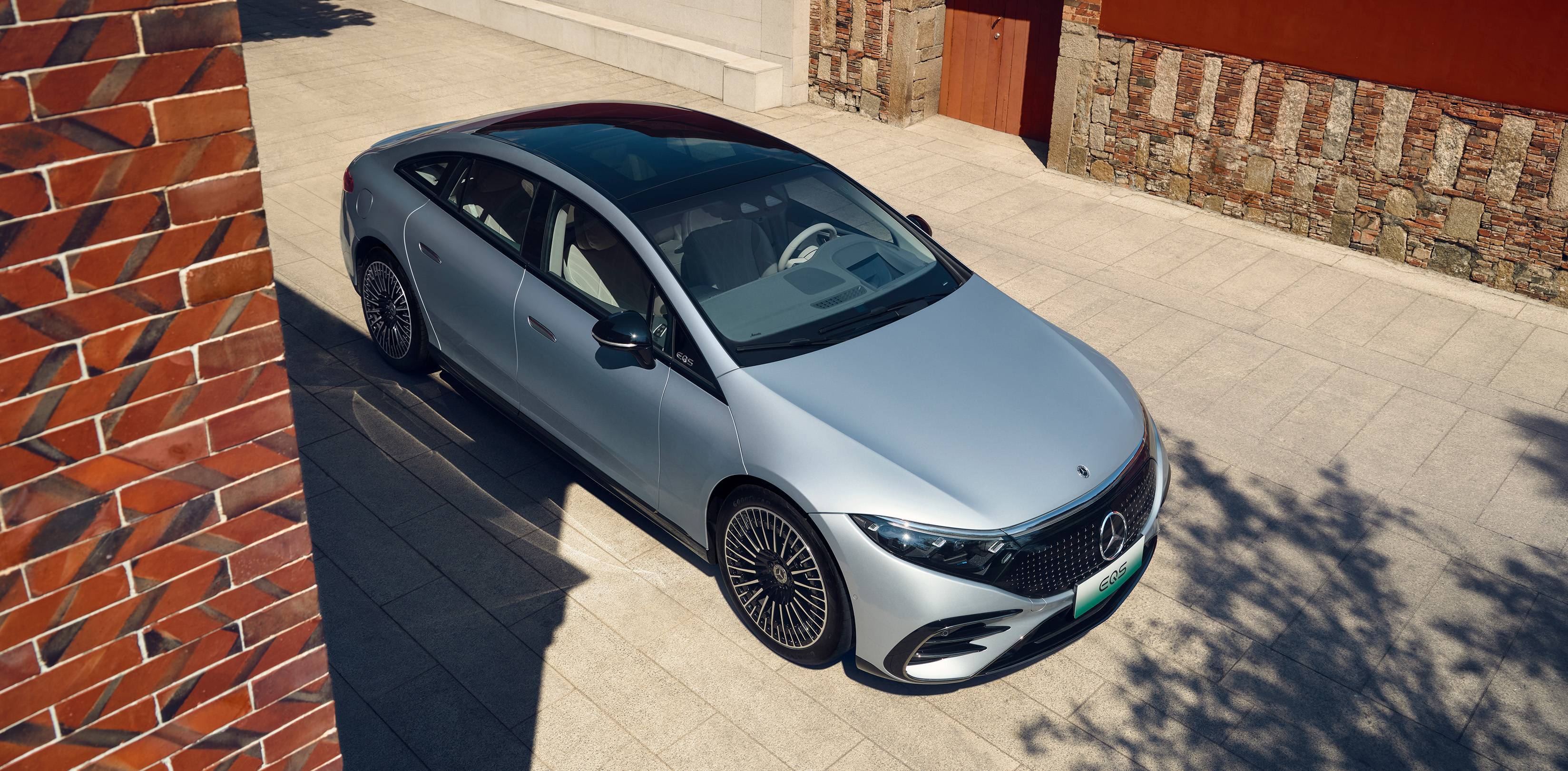 奔驰 GLC 纯电版曝光,拥有了更时尚的造型、空气悬挂以及后轮转向