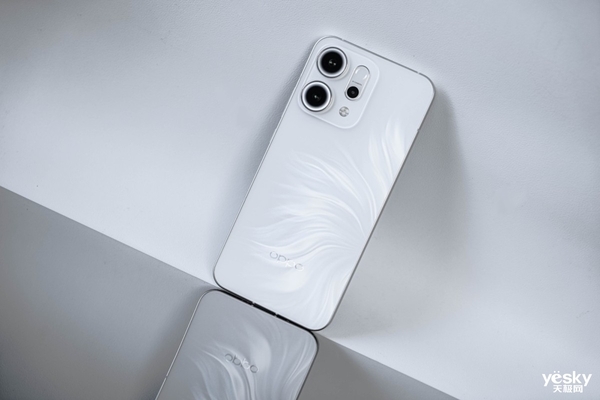 超美小OPhone新体验:OPPO Reno14满足你对小屏手机的所有期待