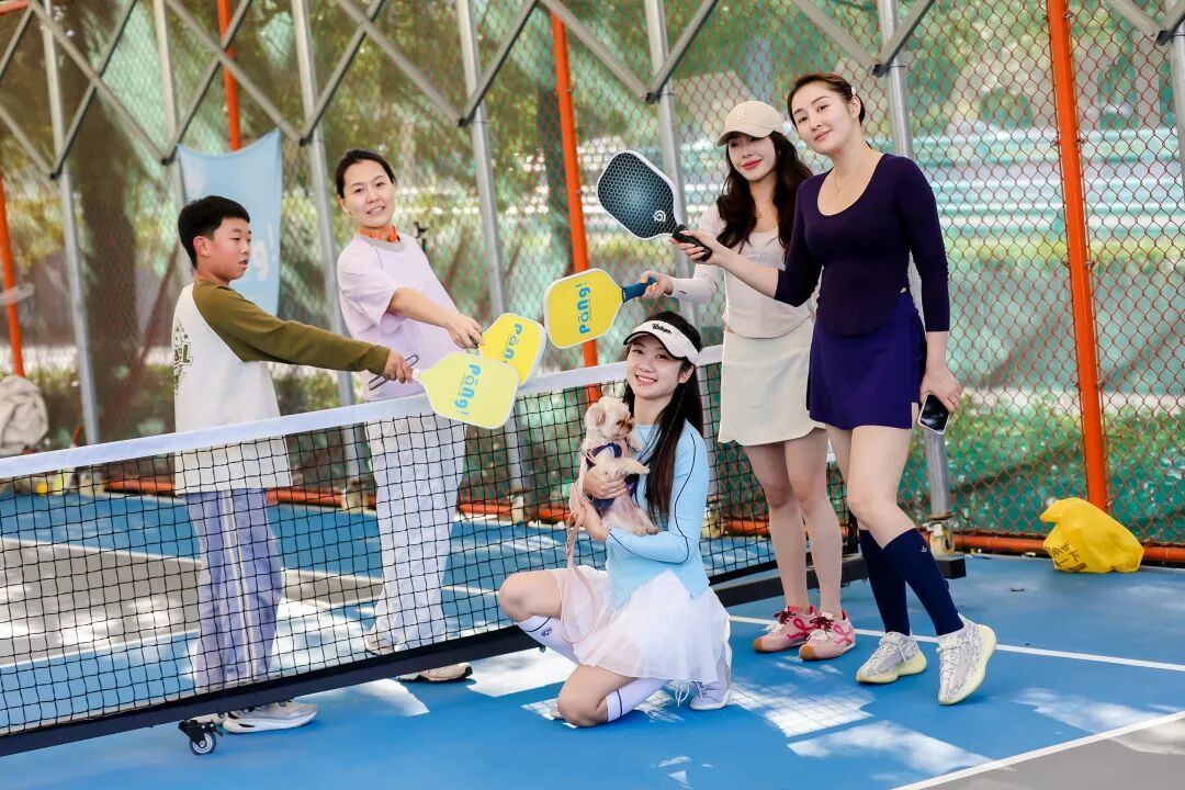 小贞子和俱乐部成员们。(图/受访者供图)