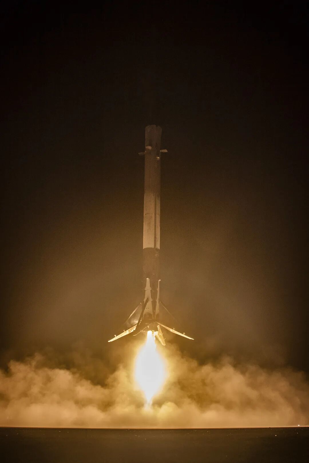 在多次尝试失败后，2015年12月22日，SpaceX首次回收了猎鹰九号一级火箭，至今已有将近10年了 | SpaceX