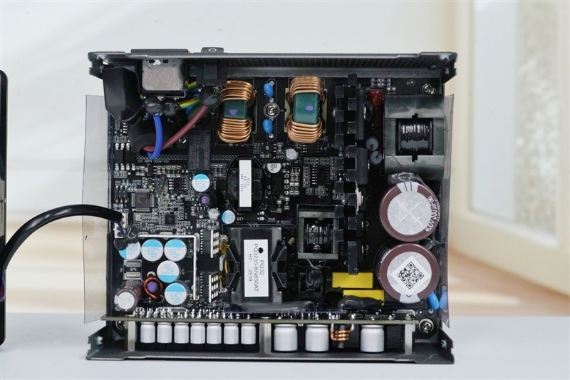 鑫谷数智金牌DM-850G电源评测:双MCU芯片加量不加价!12V输出平稳极限负载超1000W