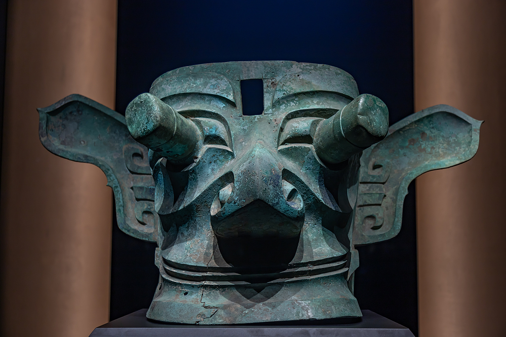 四川广汉三星堆博物馆的青铜纵目面具。(视觉中国)