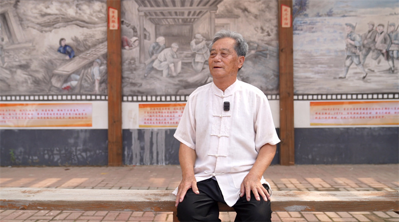 村民王俊强说当年林子里村家家都住过八路军。