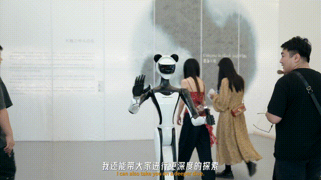 清华校友打造人形机器人最靓小腰精!商场擦鞋熊猫陪玩,订单爆棚