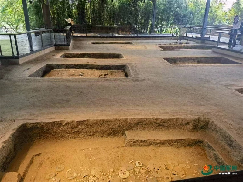 良渚古城遗址一角。